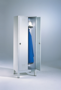 Garderobenschrank mit 150 mm hohen Füßen 