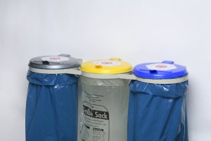 Wand- Abfallsammler – für die Befestigung an Wänden –