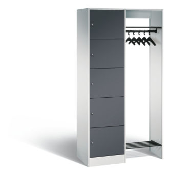 Offene Garderobe / 5  Personen